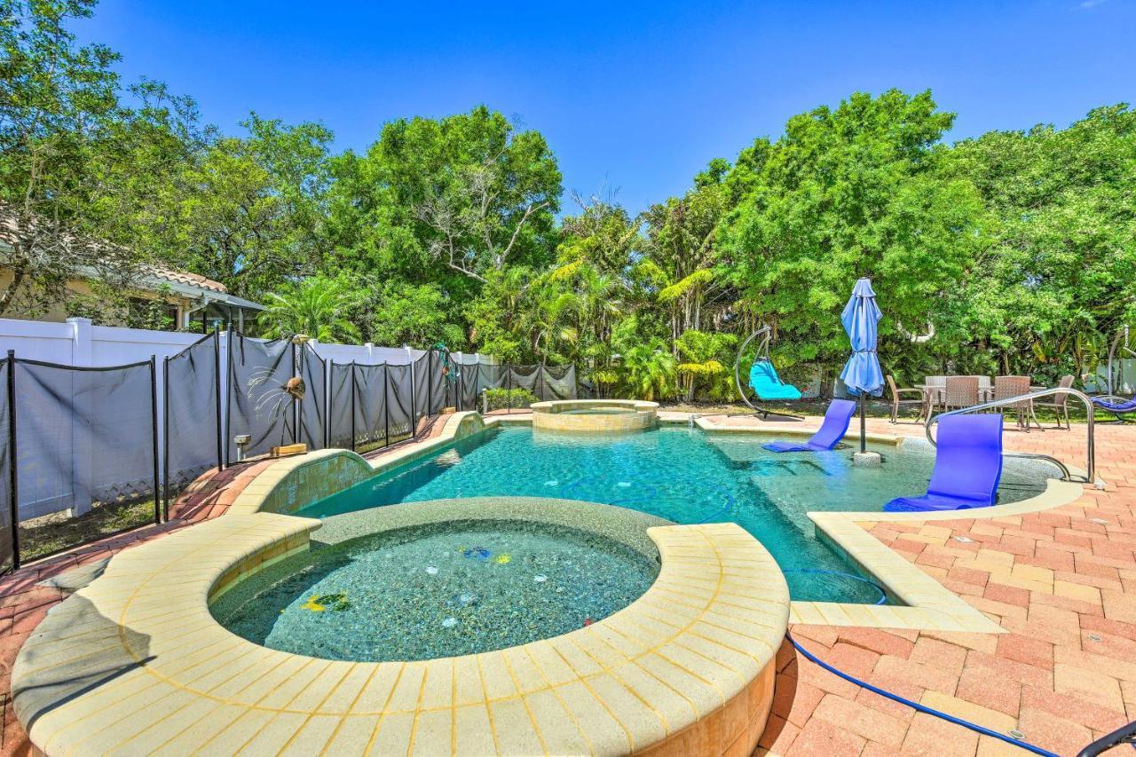 Sun-Soaked Sarasota Oasis With Pool And Hot Tub! Villa Luaran gambar
